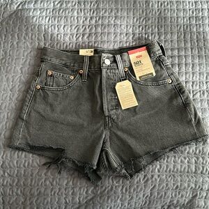 Levi 501 Shorts
Size 24
Black